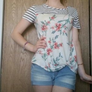 Knotted Patterned White T-Shirt